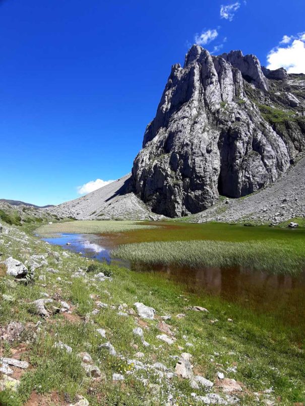Lago glaciar en Babia